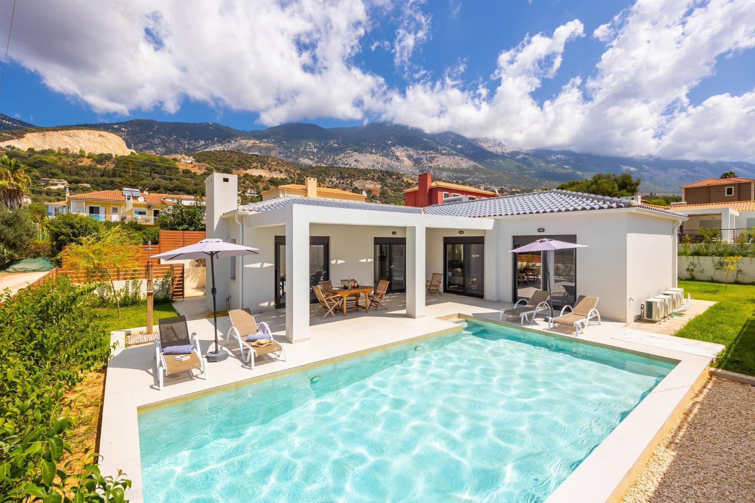 Petra Vila Trapezaki (Kefalonia)